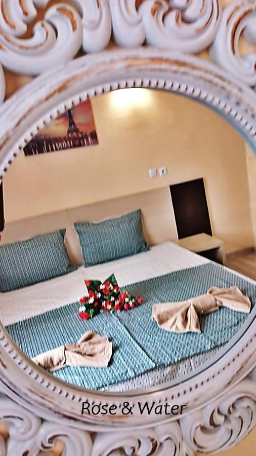 Rose & Water Guest House Pavel Banya Exterior foto