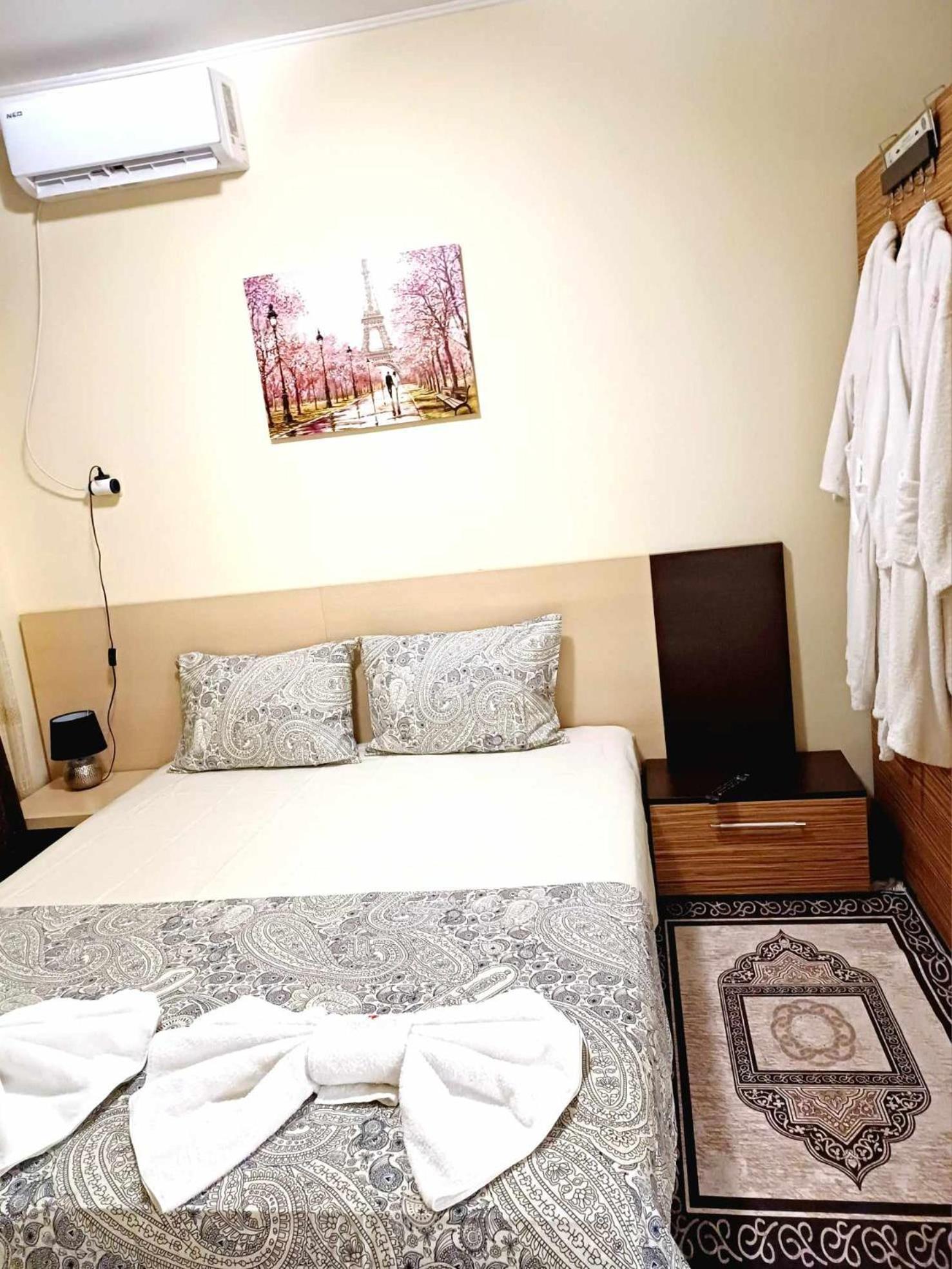 Rose & Water Guest House Pavel Banya Exterior foto